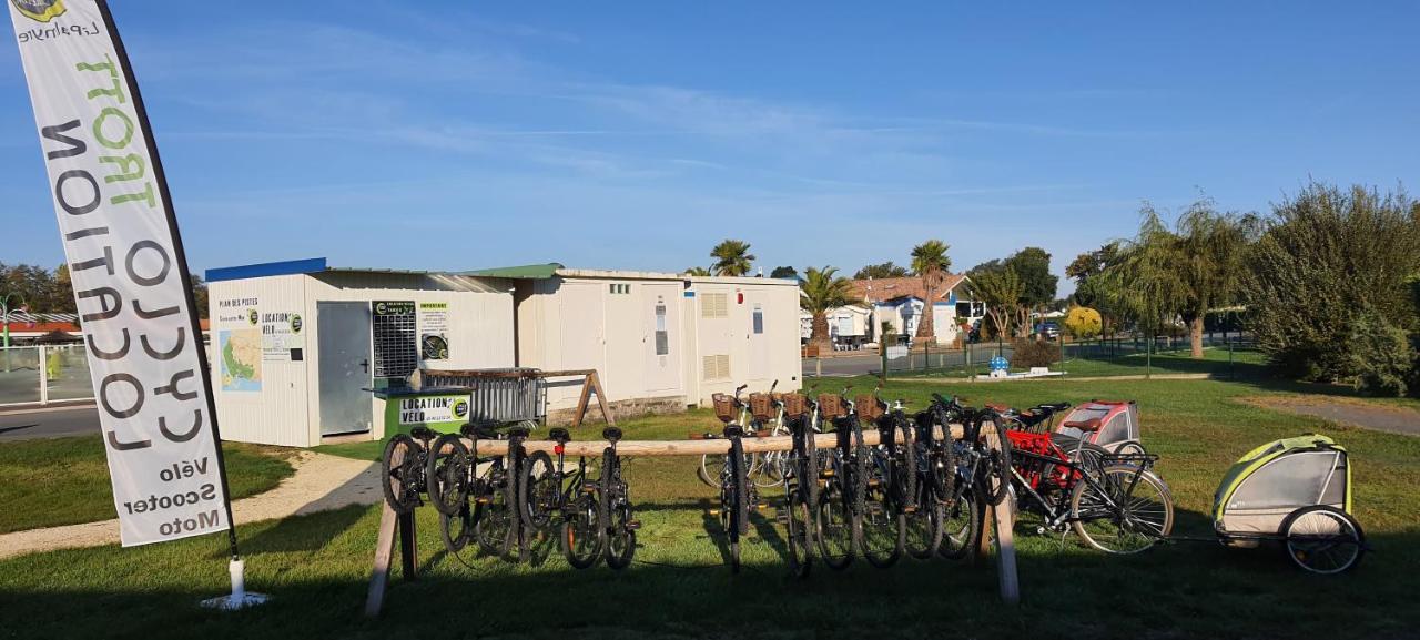 Mobilhome 2Ch Climatise-Terrasse Fermee-4 Velos-Camping 4 Etoiles Les Charmettes 莱马特 外观 照片